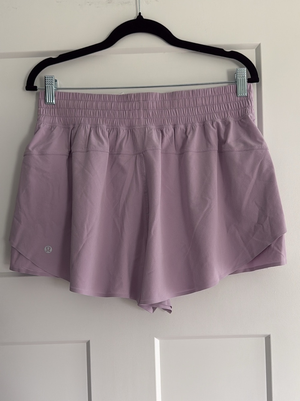 lululemon Large Shake it Out HR 2.5” Shorts in Purple - Picture 4 of 8